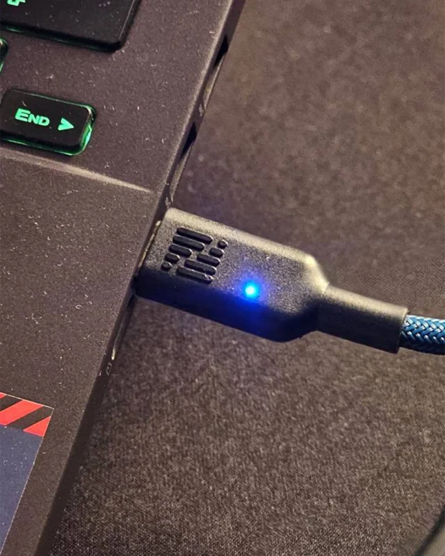 Do you know what’s inside this little tiny SoundWire’s USB-C plug?
Moulded in two layers of housing is a high-quality DAC; and by high-quality, we mean a converter capable of delivering up to 192kHz, 32-bit audio directly from your laptop, smartphone, or tablet.
Unlike boxy external interfaces, the D-A converter and support circuitry is integrated inside the tiny USB-C plug, making it incredibly easy to set up and use. No drivers required: simply plug it in, select 'SoundWire' as audio device, and you are good to hit “GO”.
Thanks @_dineshrc_ for this killer shot 📸
#soundwire #sonnect #audioengineer #AudioEngineering #soundengineer #soundengineering #proaudio #livesound #AudioTech