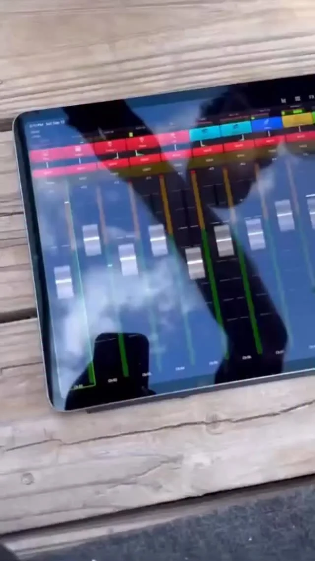 Rare depiction of sound engineer counting past '2' 😮  #soundbullet #sonnect #audioengineer #AudioEngineering #soundengineer #soundengineering #proaudio #livesound #AudioTech